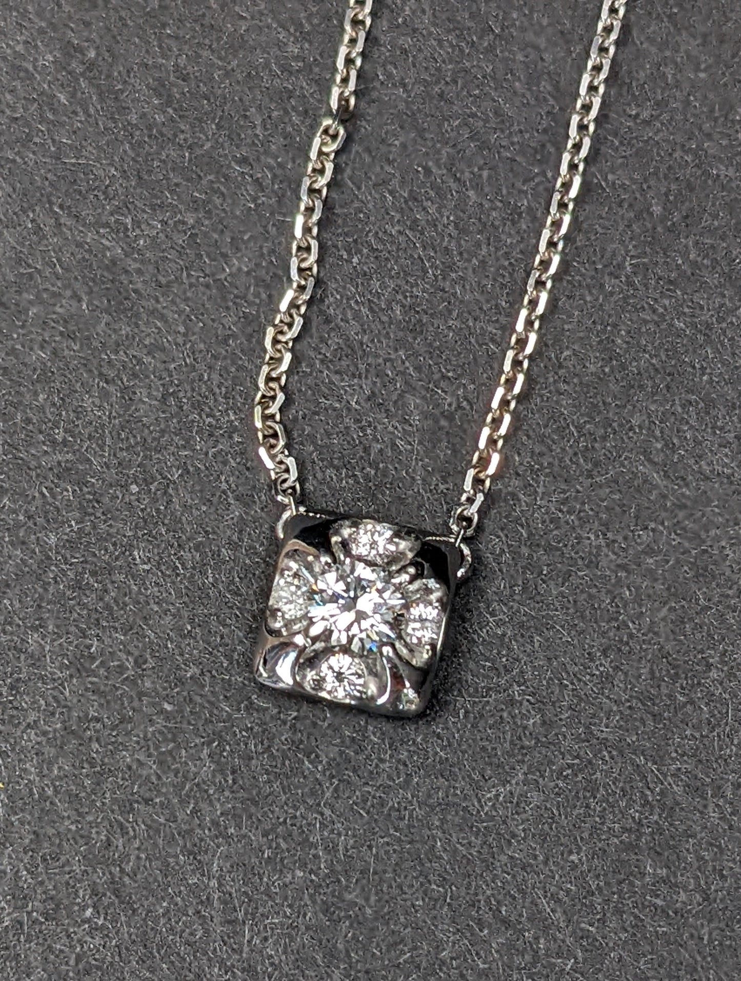 Platinum 1kt necklace