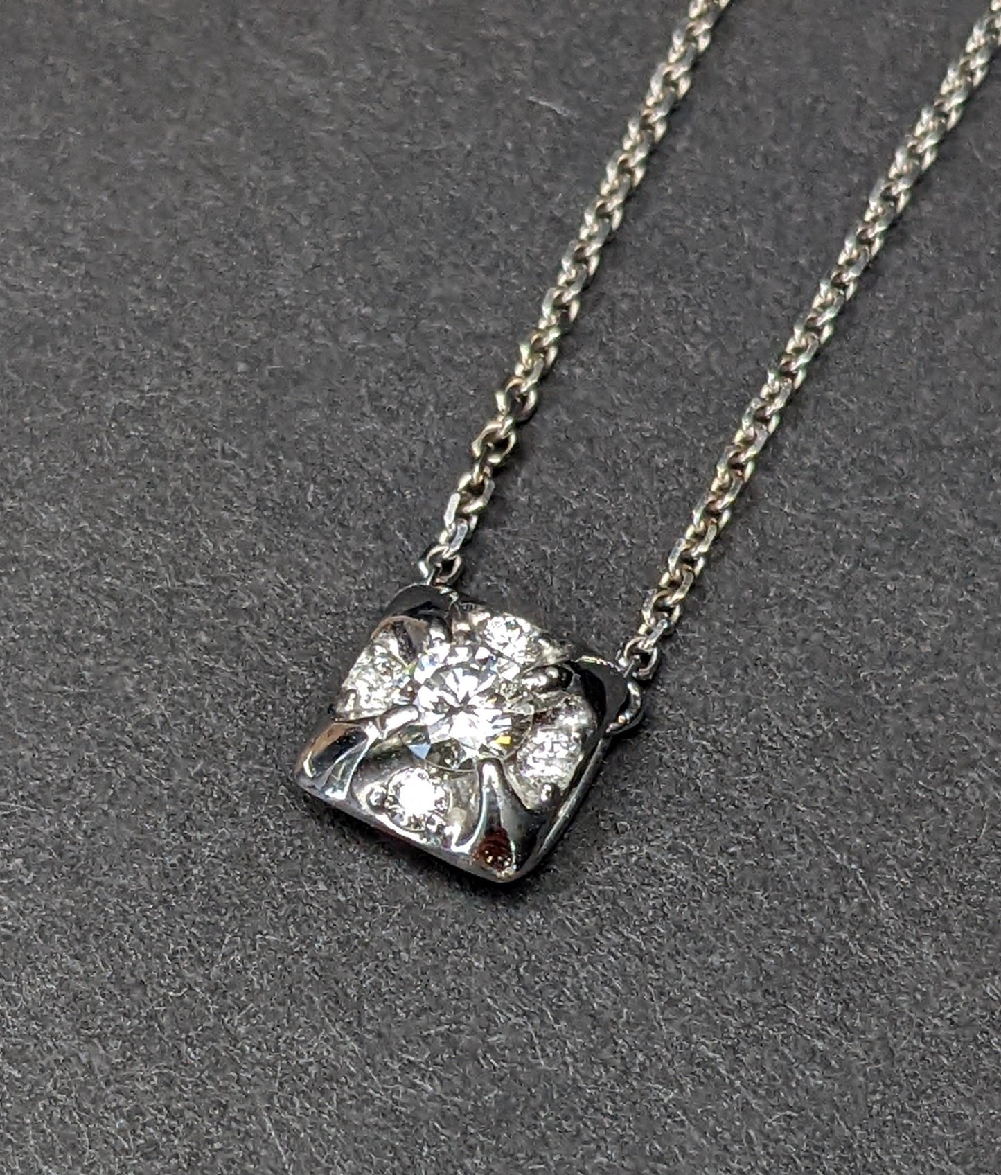 Platinum 1kt necklace