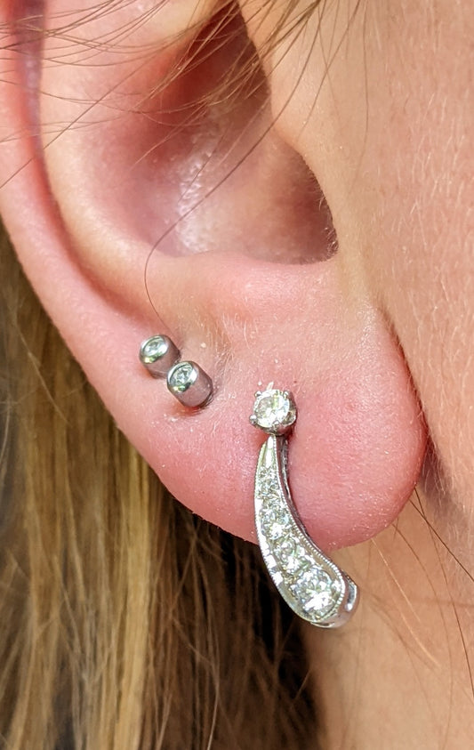 18kt shooting star diamond stud earrings