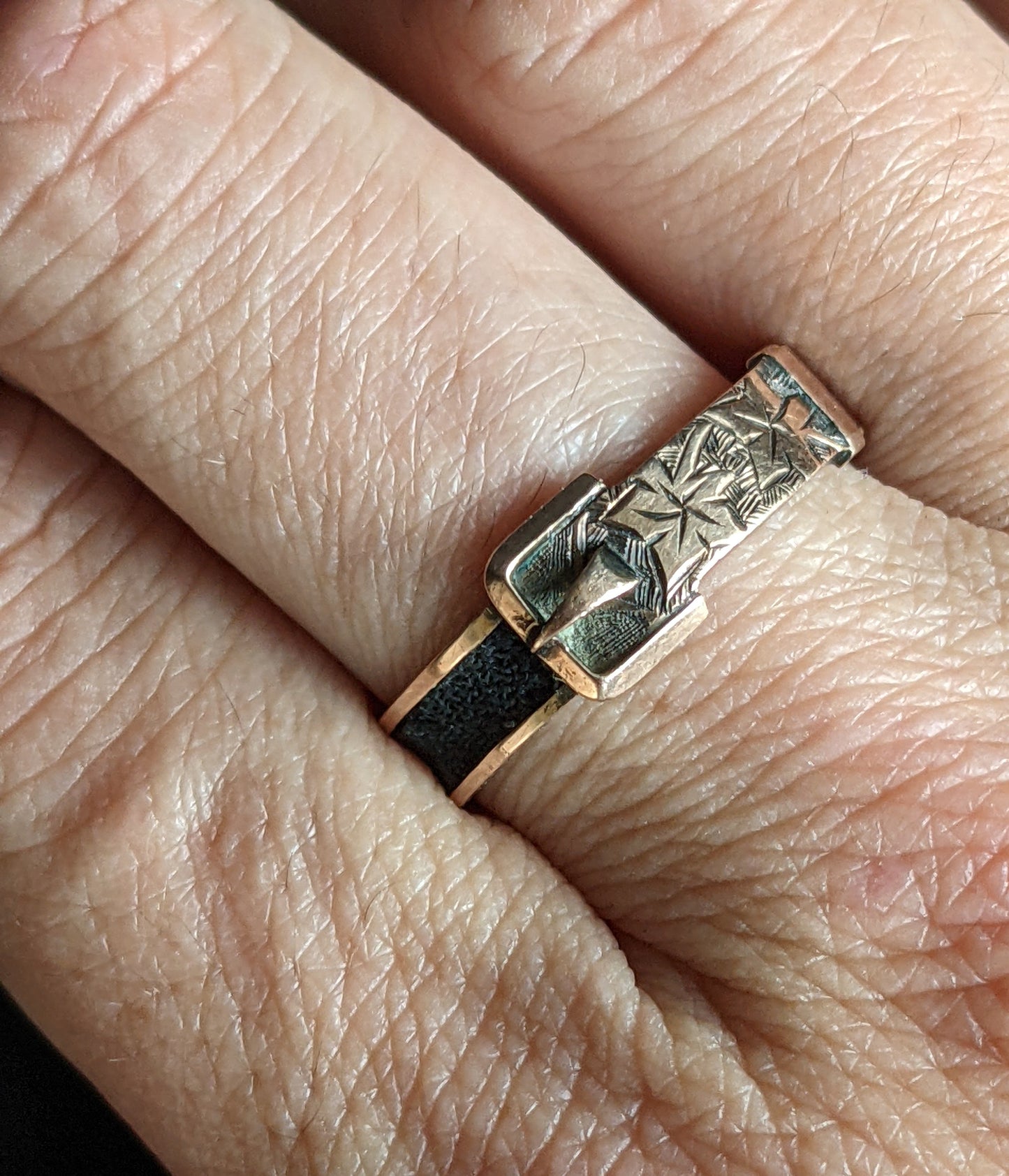 English mourning ring, buckle style