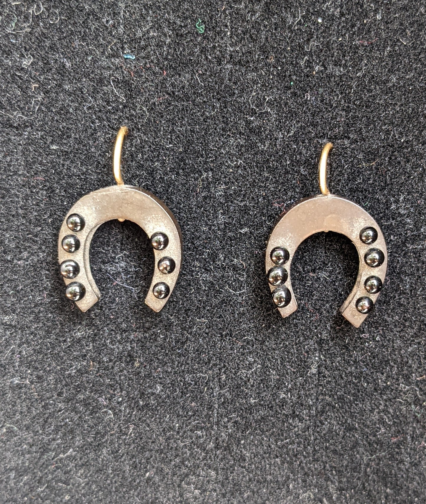 Gutta Peche horseshoe earrings