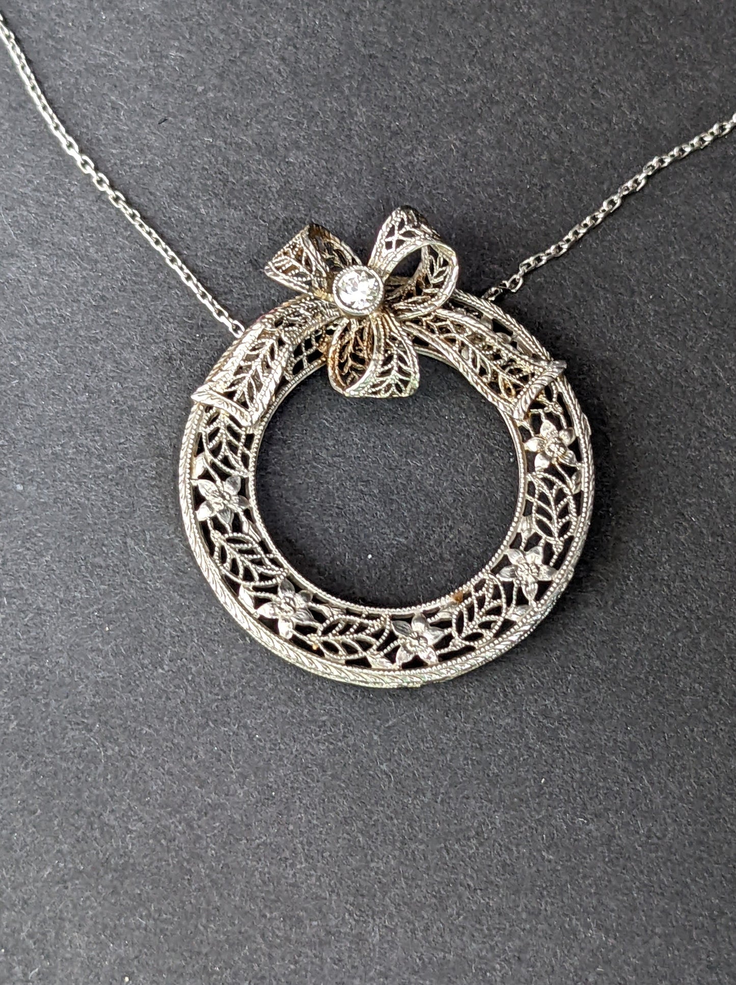 18k White gold filigree and diamond necklace