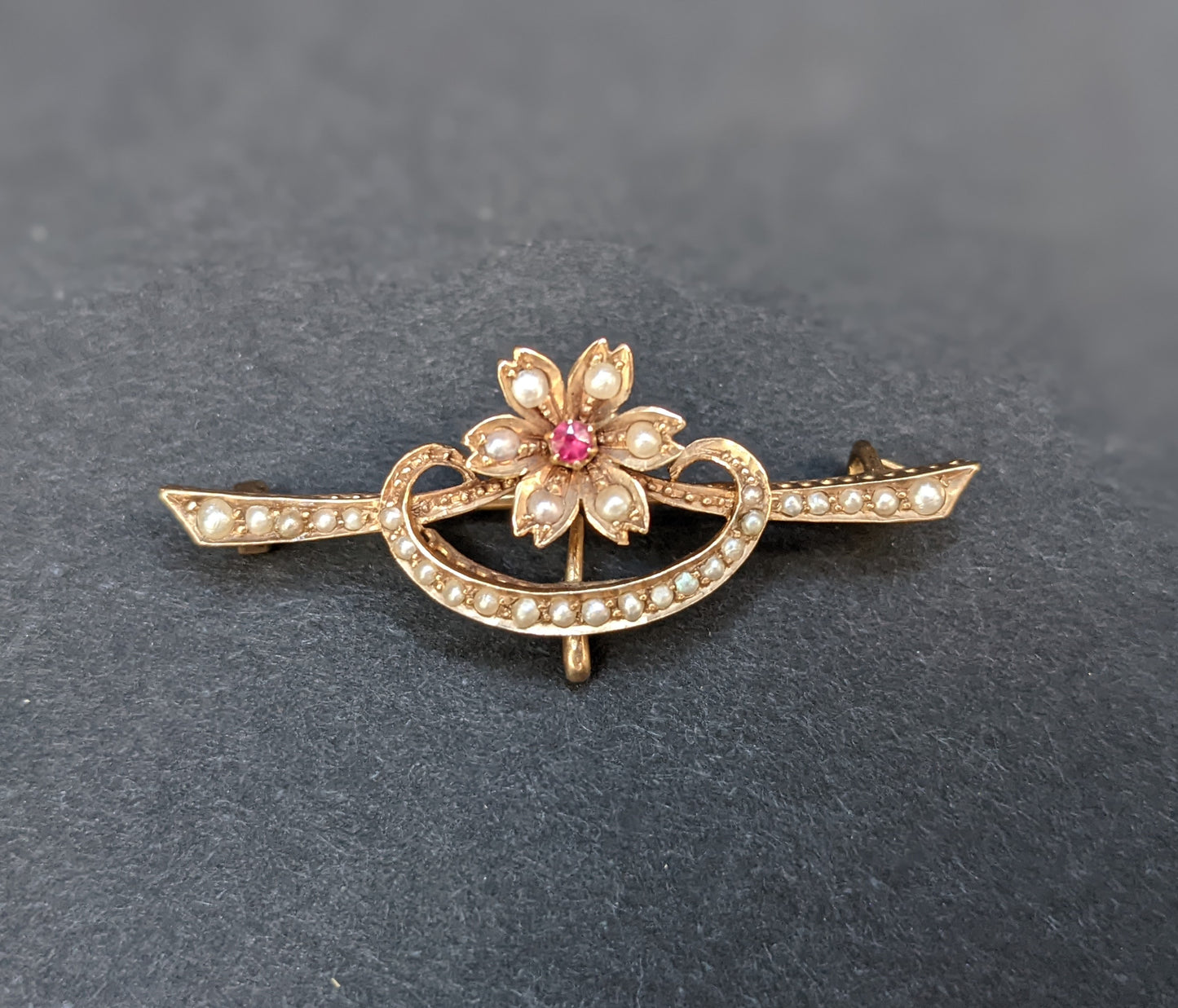 18k Art Nouveau watch pin