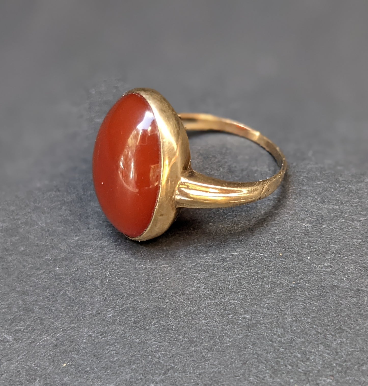 Cabochon Agate Ring 9k