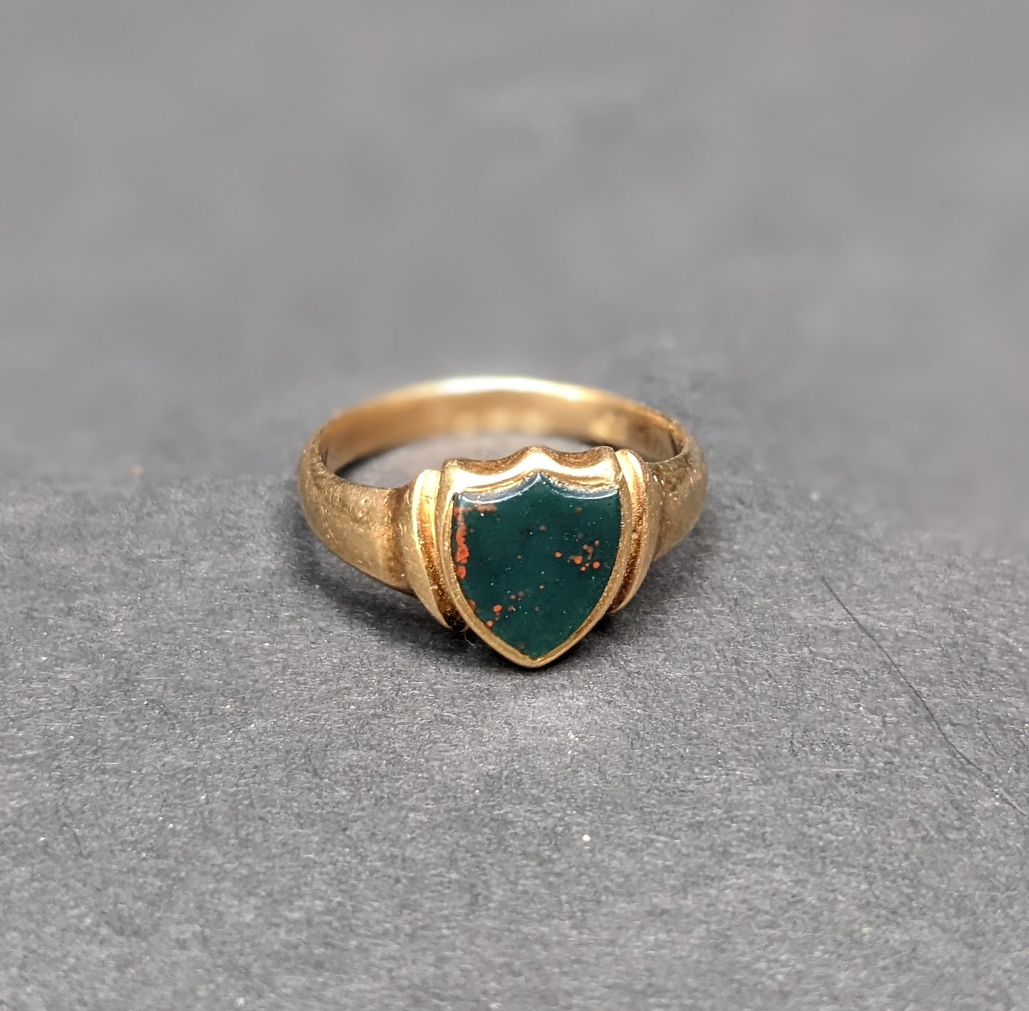 18kt English hallmarked shield bloodstone signet ring