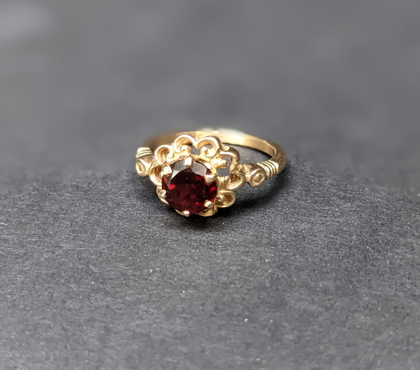 Vintage 14k garnet ring