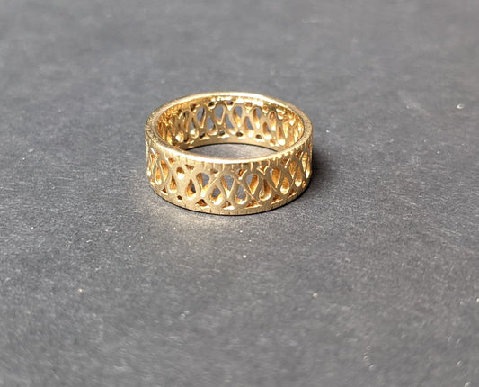 Yellow gold openwork band