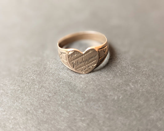 1946 10k Heart signet ring
