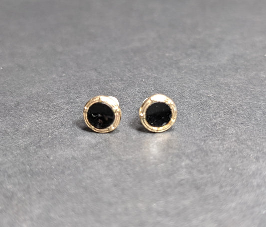 14kt Onyx and yellow gold stud earrings