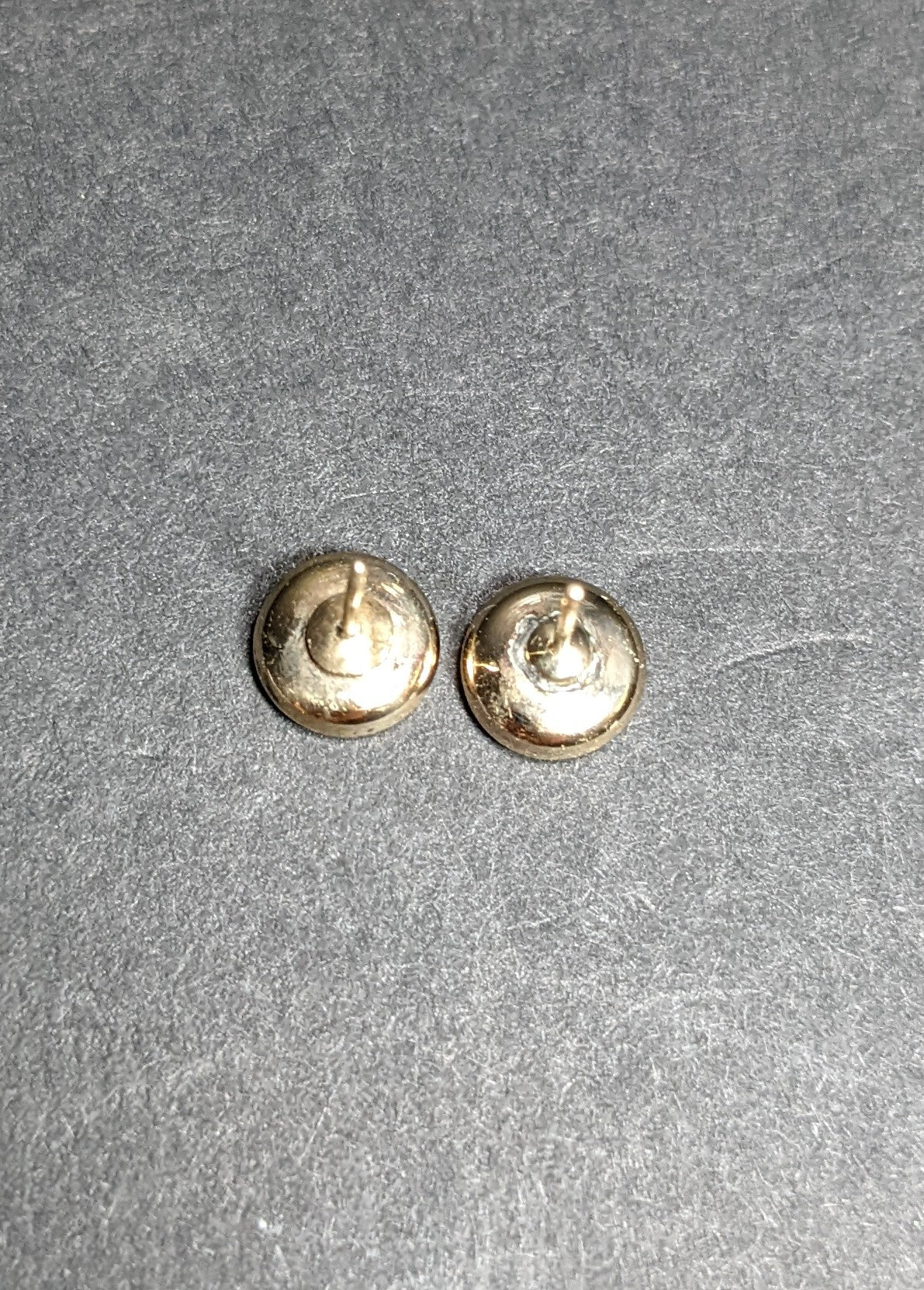 14kt Onyx and yellow gold stud earrings