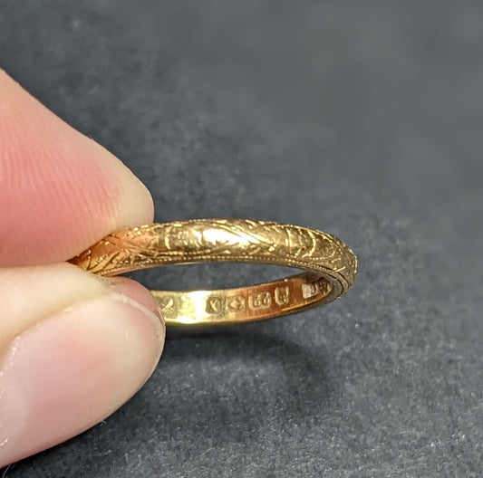 22k English chased gold band 1923