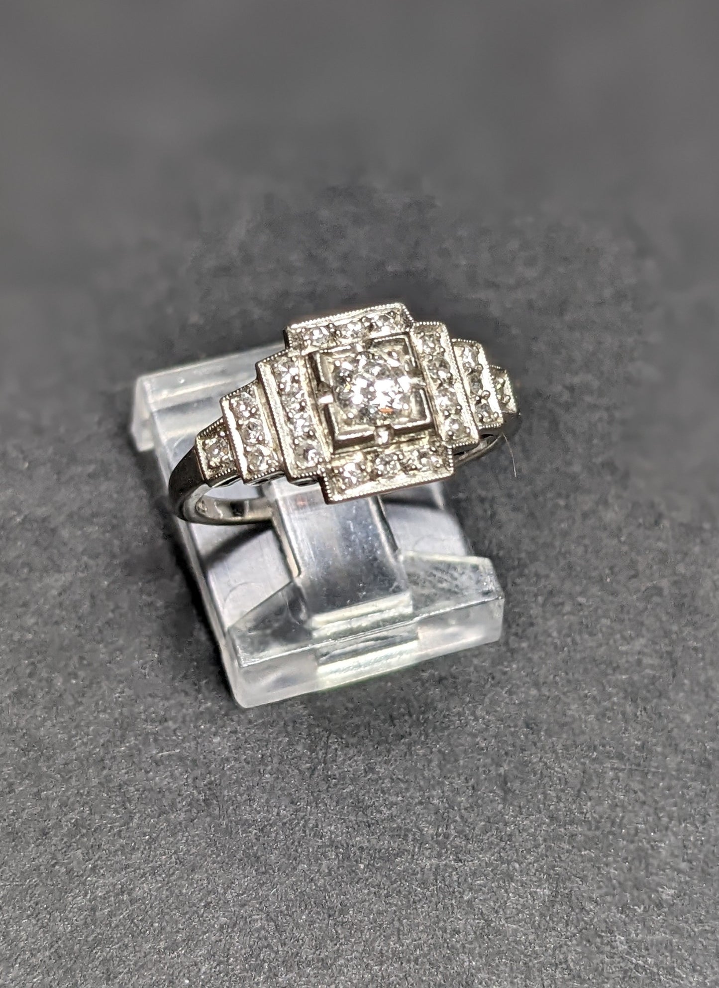 1920's illusion mounting diamond ring