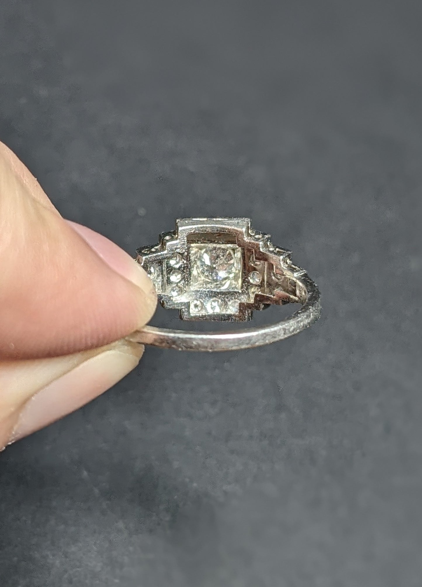 1920's illusion mounting diamond ring