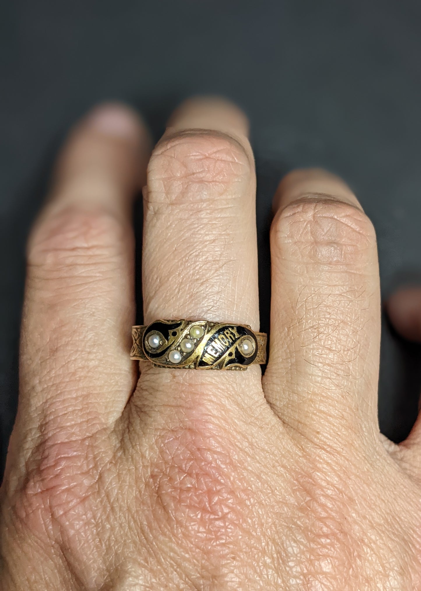 15k English mourning with "memory" enamel and seed pearl