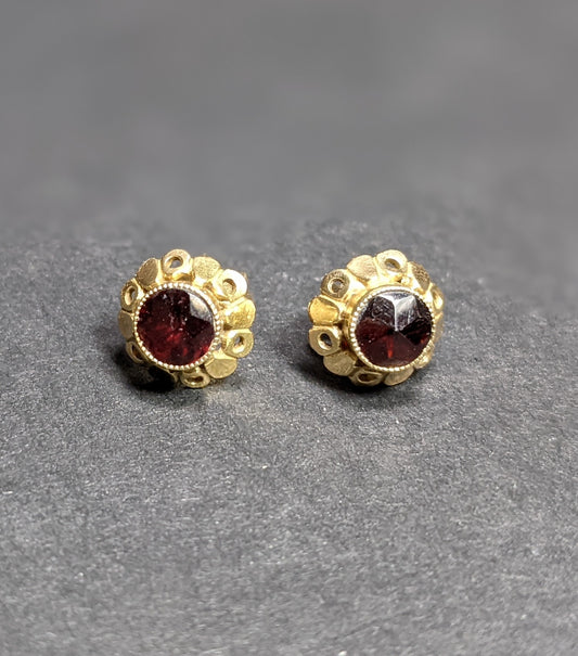 Dutch 14k garnet stud earrings