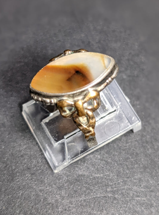 Banded agate ring with bow details