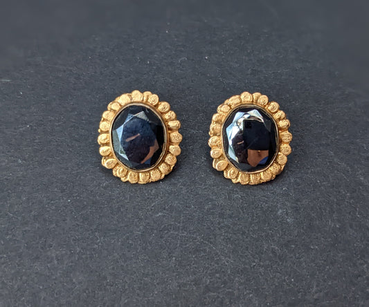 Hematite and yellow gold earrings