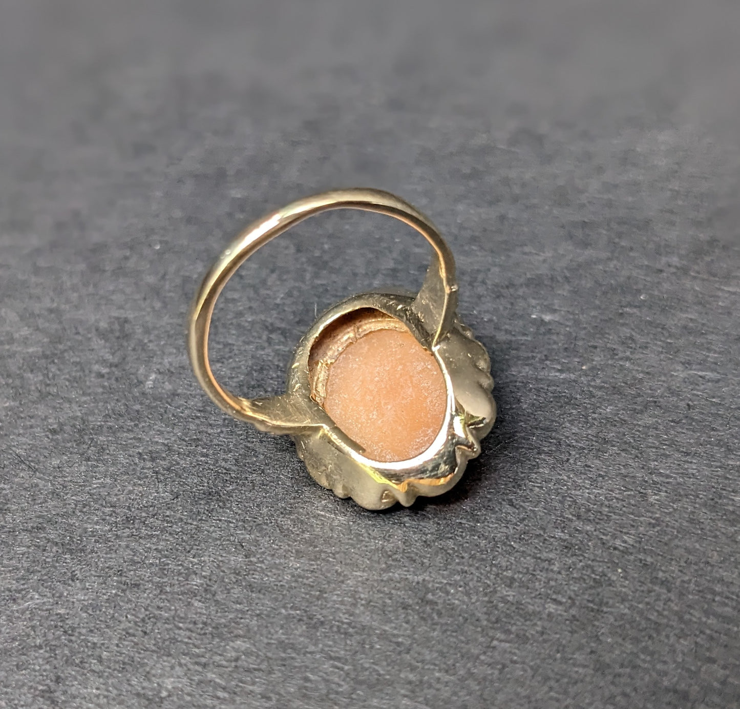 10Kt Cameo Ring with Scalloped Edges