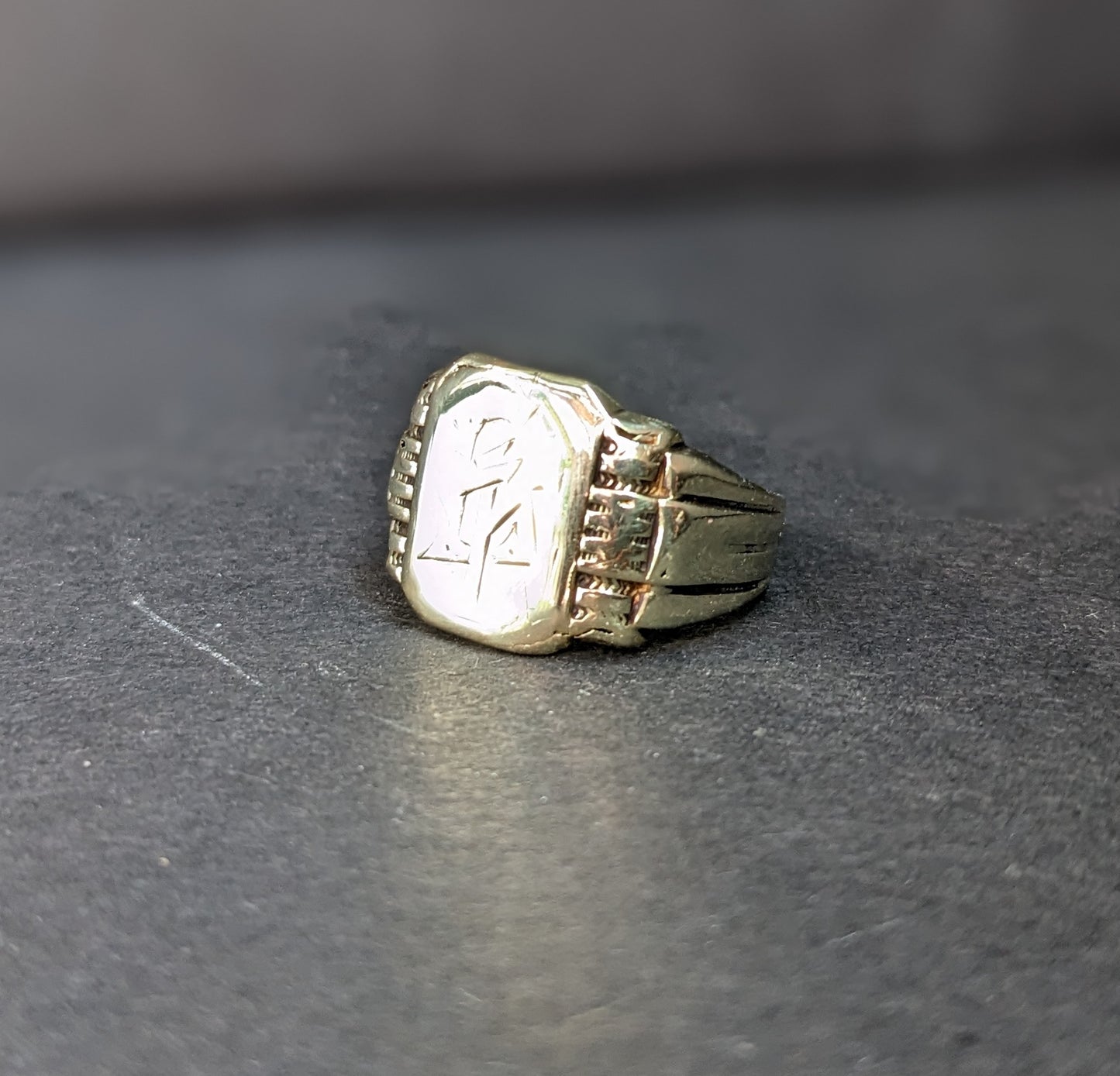 14Kt Signet large signet ring Rectangular with worn markings, rectangular in shape