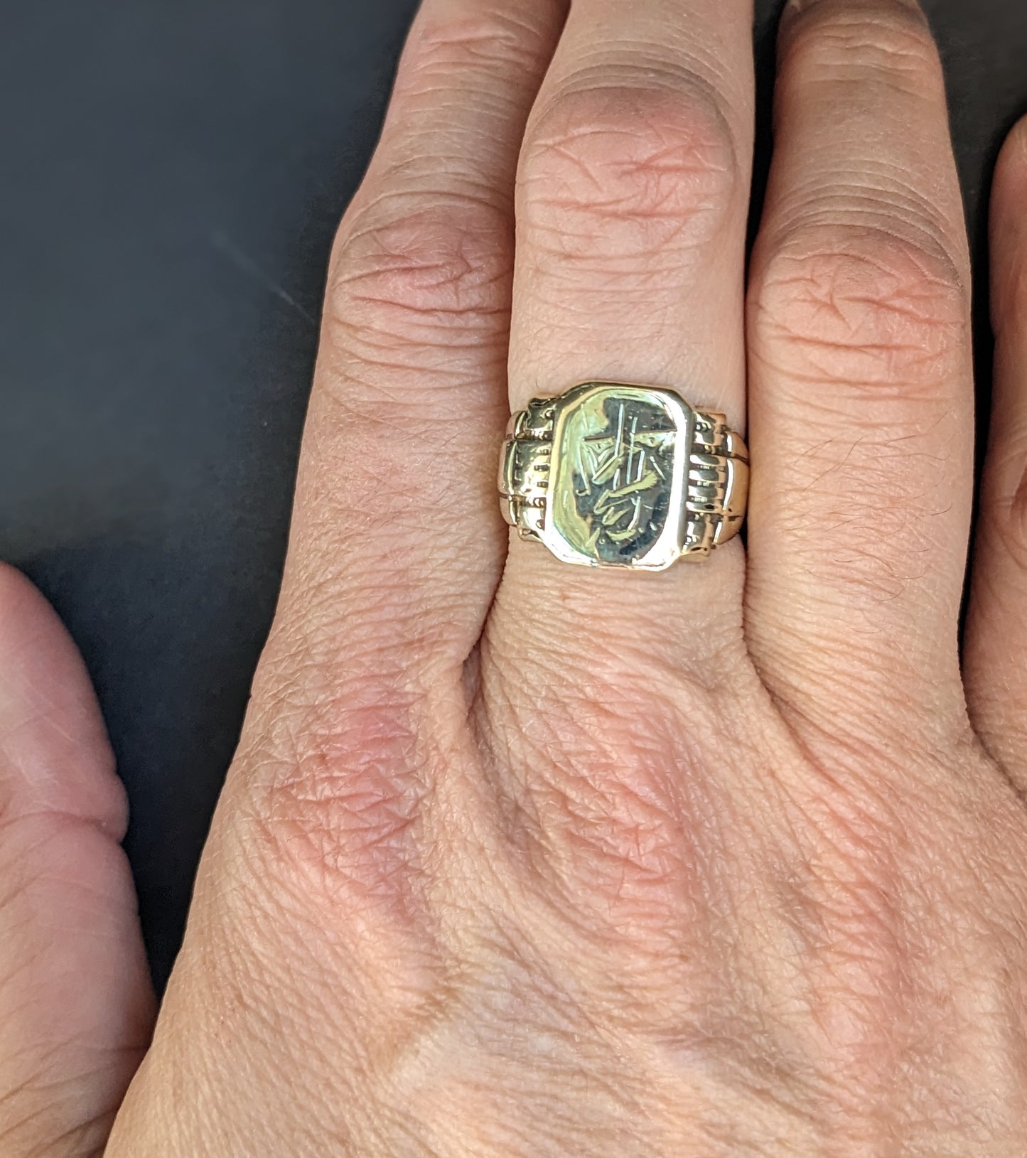 14Kt Signet large signet ring Rectangular with worn markings, rectangular in shape