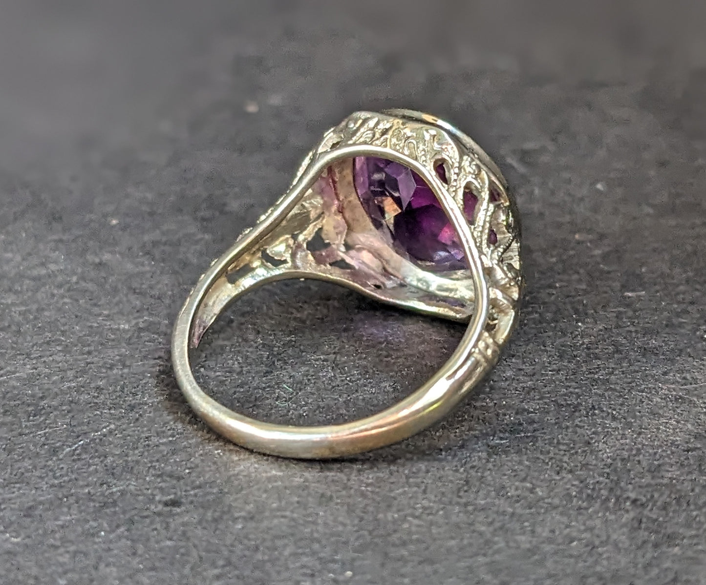 18kt White gold large oval amethyst ring