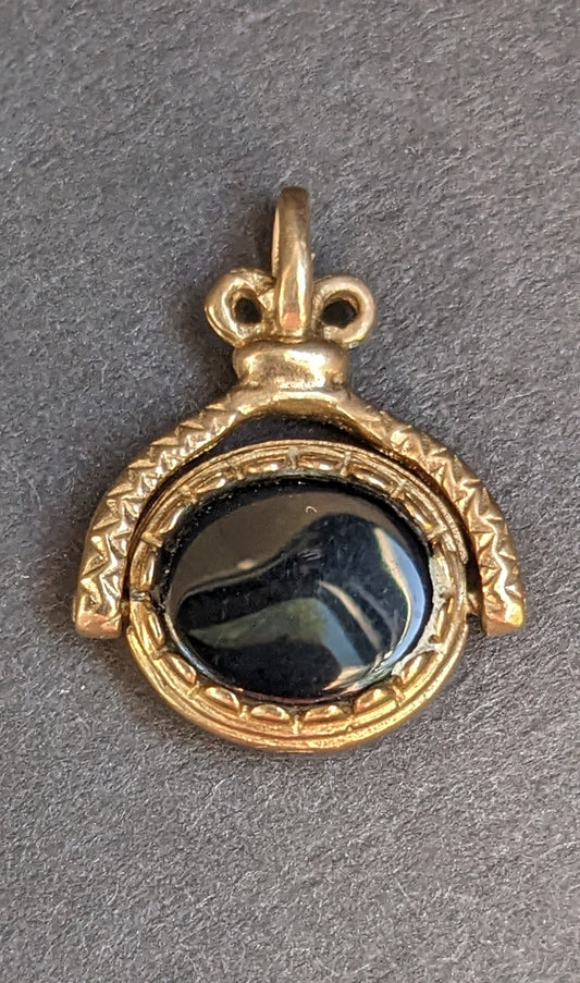 9Kt small spinner with agate and onyx