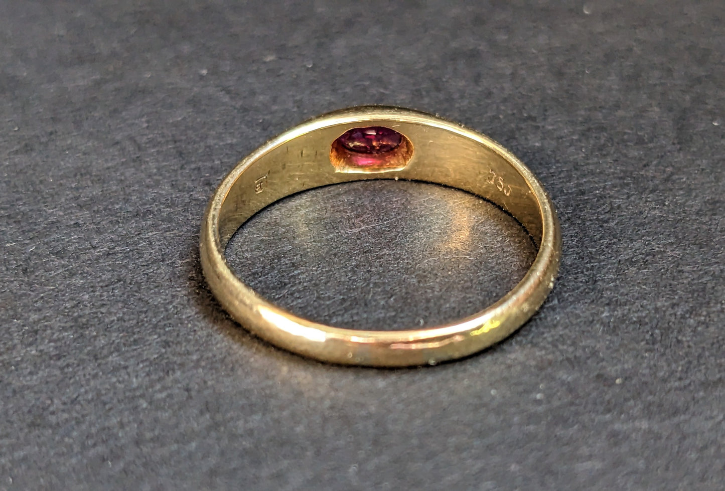 18Kt Gypsy Set Ruby Ring